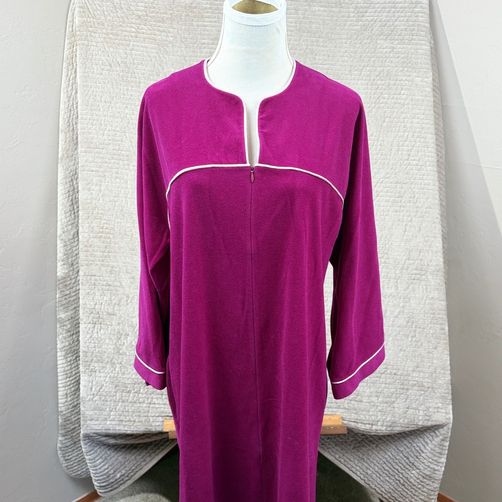 Vintage Vanity Fair Magenta Velour Caftan Robe Long Sleeve Zip Front Pink S